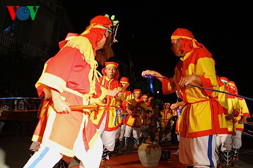 Reproduction de la fête du génie de la pêche typique des provinces du Centre méridional - ảnh 6